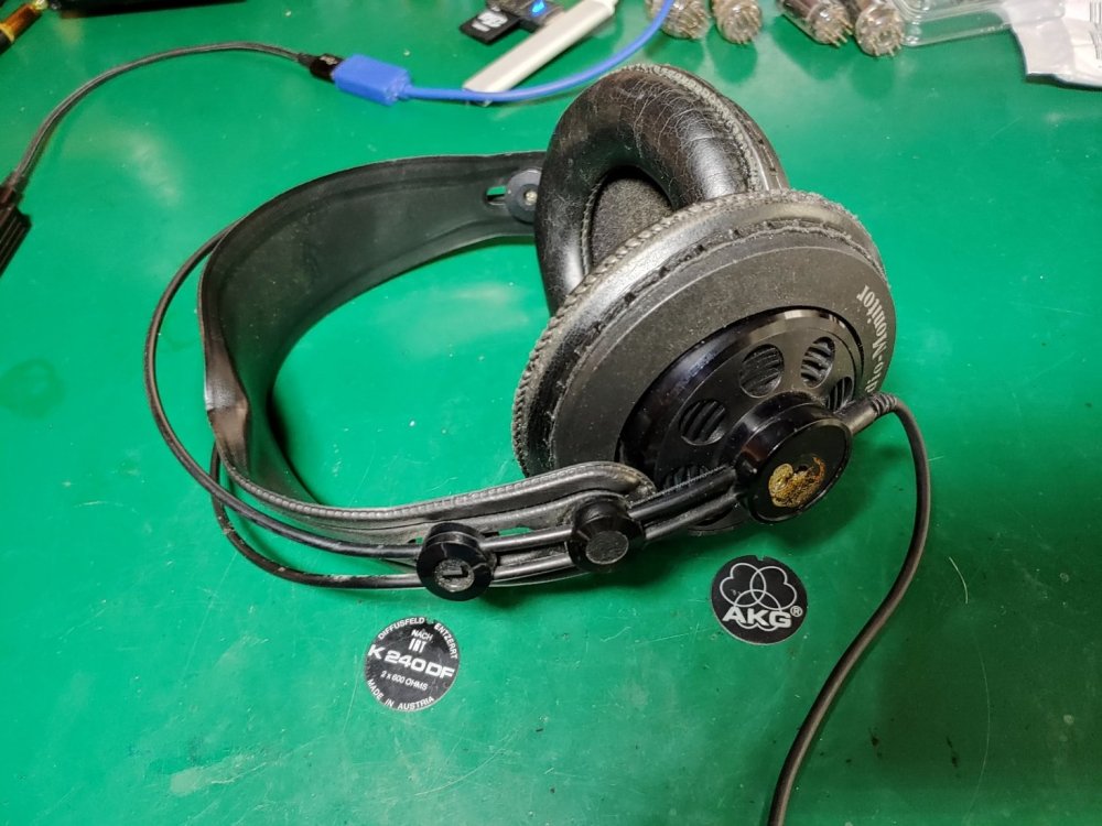 AKG K240DF przed modem.jpg